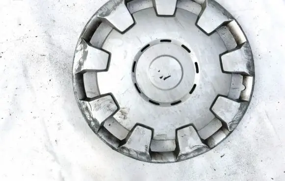 Chrysler PT Cruiser R15 wheel hub/cap/trim m285470
