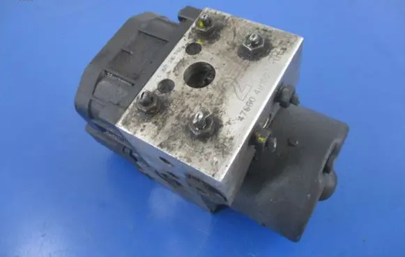 Nissan Almera Tino ABS Pump 476604U102