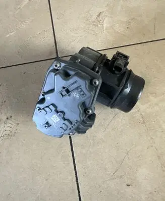 BMW 5 G30 G31 Throttle valve 8512452