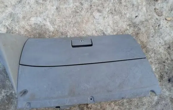 Glove box