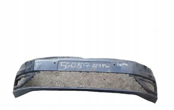 Volkswagen Golf VII Front bumper ZDERZAK9746