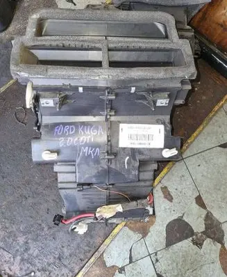 Ford Kuga I Interior heater climate box assembly housing 7M5119B555CB
