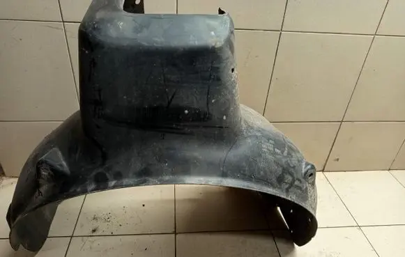 Front wheel arch liner splash guards
