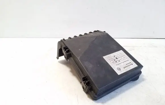 Volkswagen Golf V Fuse box cover 1K0937132D
