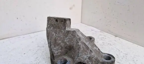 Ford Focus Engine mounting bracket 3m517m125a