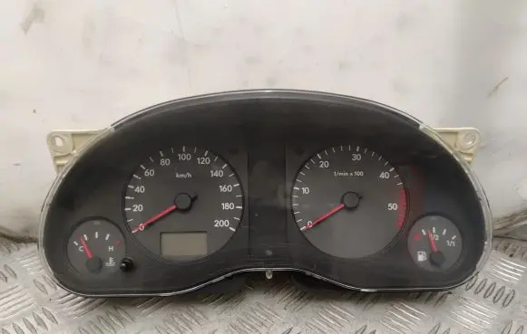 Speedometer (instrument cluster)