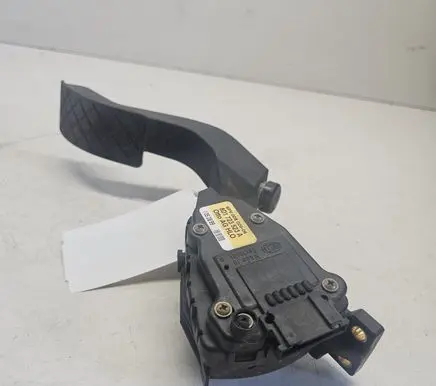 Audi A6 S6 C5 4B Accelerator throttle pedal 8D1723523A