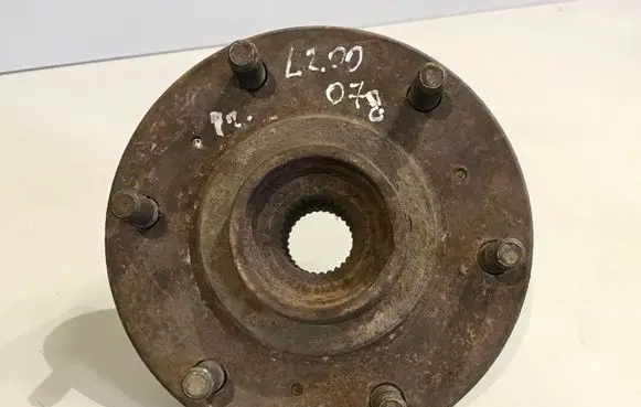 Mitsubishi L200 Front wheel bearing hub 