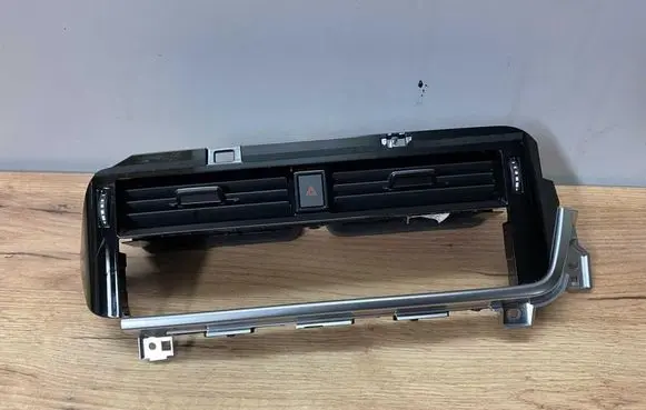 Nissan Qashqai J12 Dash center air vent grill 68751HN20A