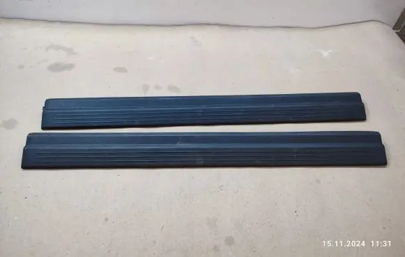 Mercedes-Benz E W212 Front sill trim cover 2126860136