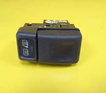 Volvo V70 Windscreen/window heater switch 9162952