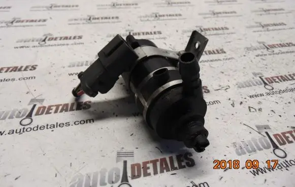 Honda CR-V Headlight washer pump 