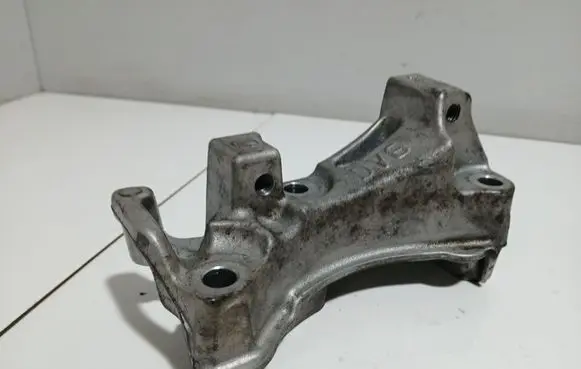 Citroen C4 II Engine mounting bracket 9688615780