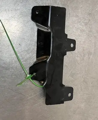 Renault Master IV Fender mounting bracket 668655092R