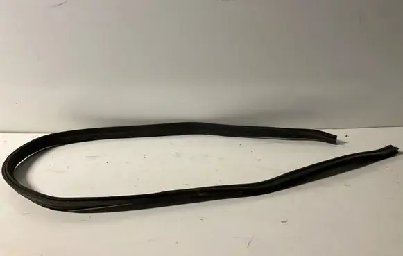 Mercedes-Benz CLS C219 Engine compartment rubber 