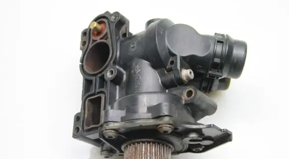 Volkswagen Golf VI Water pump 06J121026G