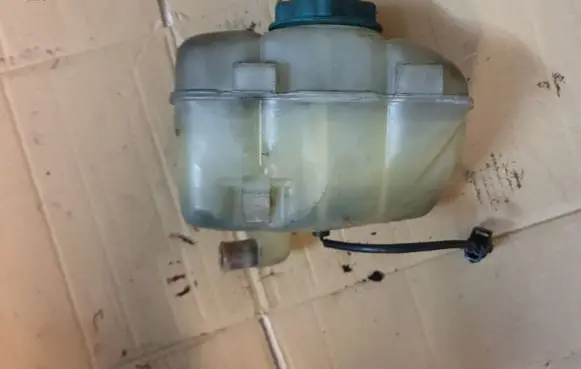 Volvo XC90 Coolant expansion tank/reservoir 8683455 8683456