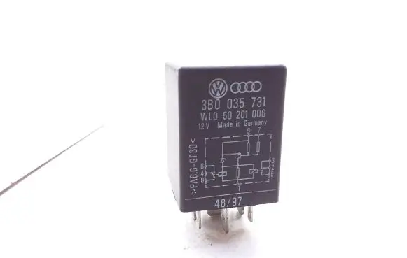 Volkswagen PASSAT B4 Hazard warning light relay 3B0035731