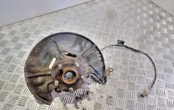 Toyota Avensis T250 Front wheel hub