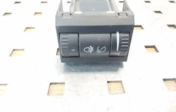 Headlight level height control switch