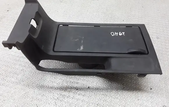 Cup holder front