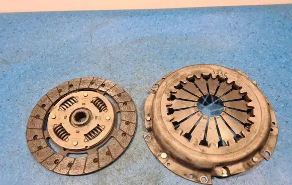 Toyota Avensis Verso Clutch pressure plate 
