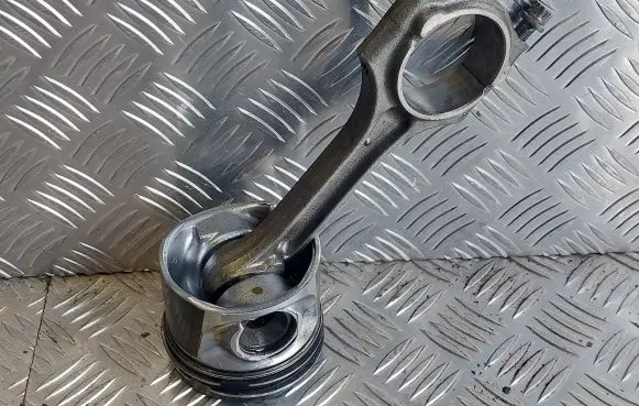 Volvo V60 Piston with connecting rod