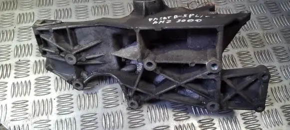 Engine mounting bracket