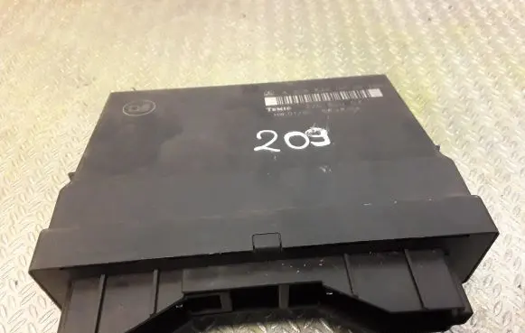 Mercedes-Benz CLK A209 C209 Central body control module 2098200326 A2098200326