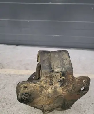 Nissan Navara D22 Engine mount bracket 11210vk510