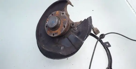Rear wheel hub spindle/knuckle