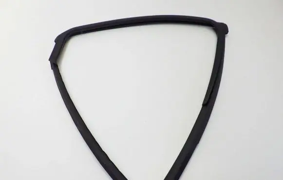 Honda Jazz IV GR Rear door window/glass frame 72775-TZA