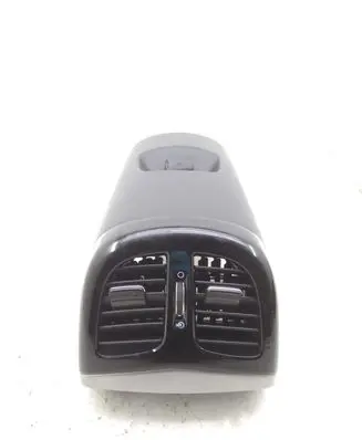 Rear air vent grill
