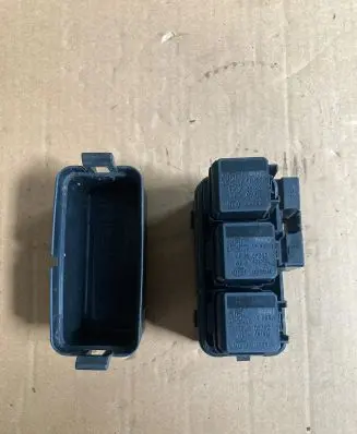 Nissan Qashqai Fuse box set 64200049