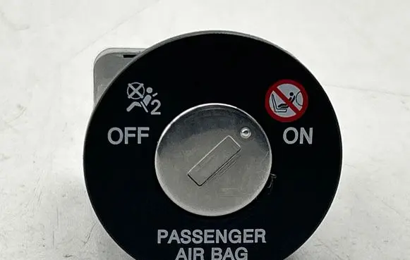 Hyundai i30 Passenger airbag on/off switch 