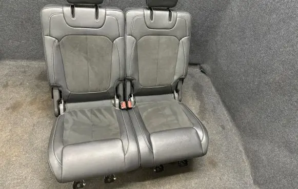 Jeep Grand Cherokee WL Third row seats 
