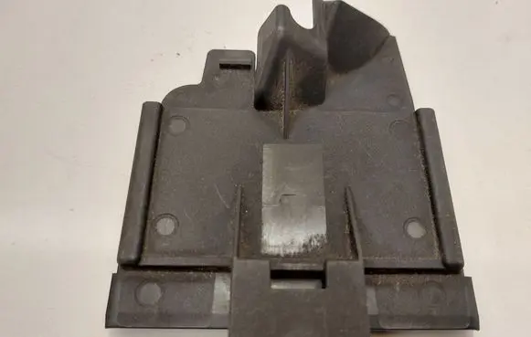 Volkswagen PASSAT B8 Fuse box cover 5Q0927165D