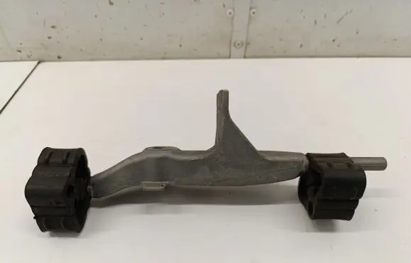 Mercedes-Benz E W214 Muffler mount bracket/holder A2064905102