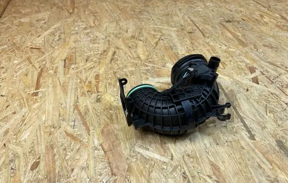 Cupra Formentor Turbo air intake inlet pipe/hose 04E145641