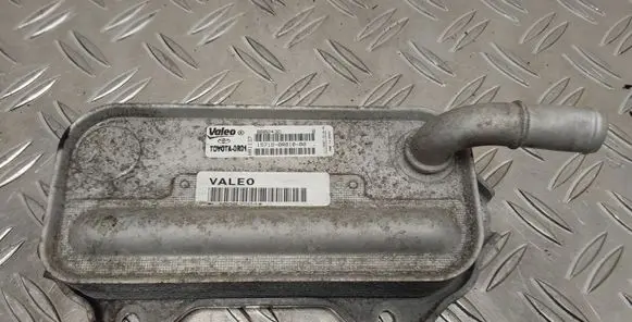 Toyota Corolla Verso AR10 Engine oil radiator 157100R010