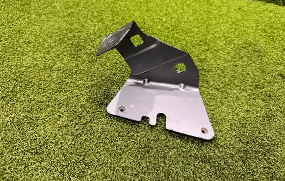 Fender mounting bracket