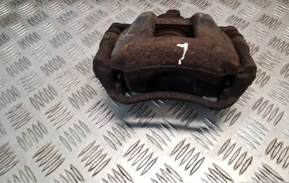 Toyota Auris E180 Front brake caliper