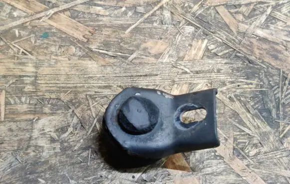 Porsche 928 Radiator mount bracket 