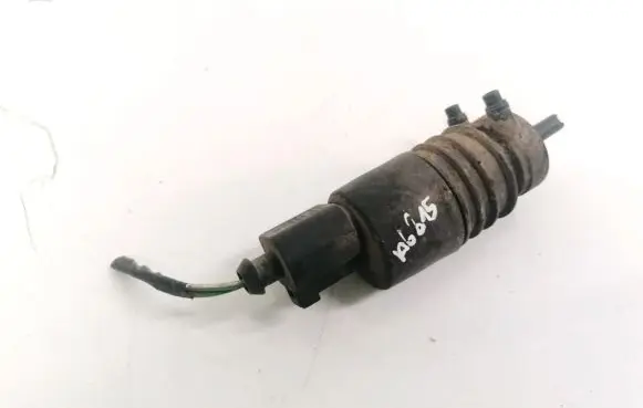 Volkswagen Touran I Windscreen/windshield washer pump 1J0973722