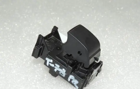 Toyota Yaris XP210 Electric window control switch 8481002260