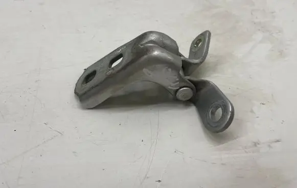 Opel Astra K Front door lower hinge 