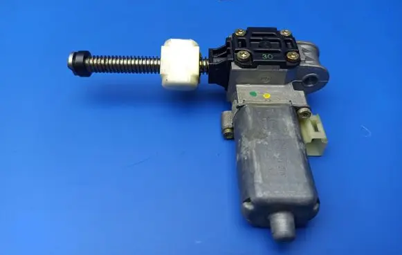 BMW 7 E65 E66 Seat adjustment motor 8316632 0390201993