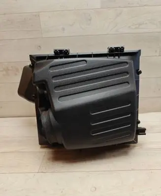 Opel Insignia A Air filter box 55560889
