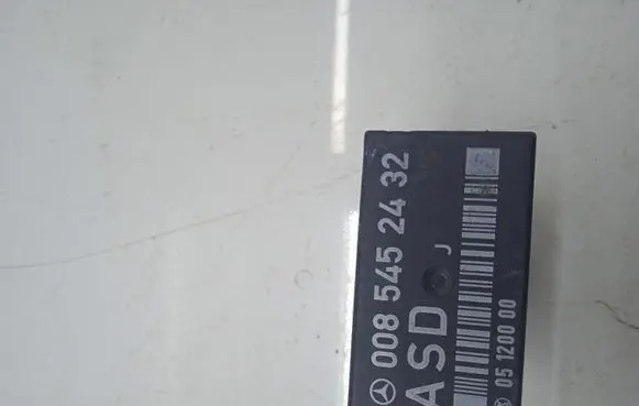 Mercedes-Benz E W124 Other relay 008452432