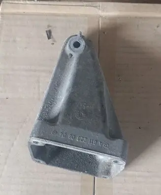 Mercedes-Benz E W211 Engine mounting bracket A6112230804